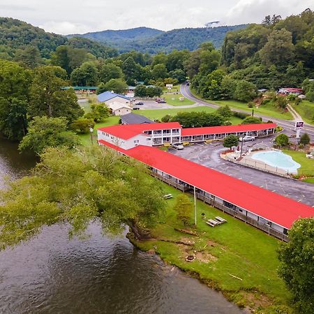 Lloyd'S On The River Country Inn By Oyo Bryson City Eksteriør billede