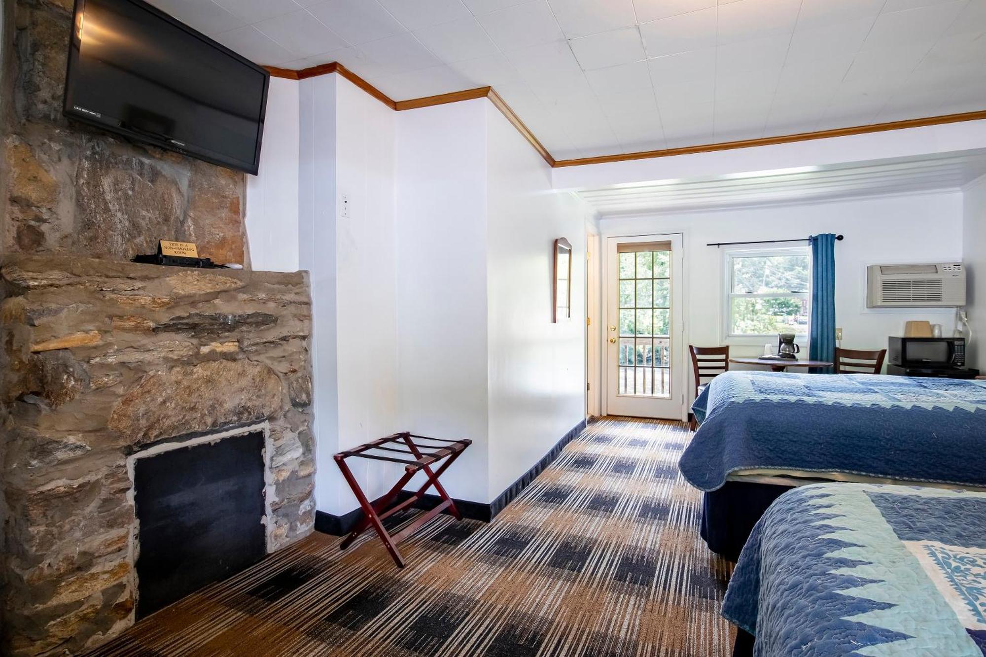 Lloyd'S On The River Country Inn By Oyo Bryson City Eksteriør billede
