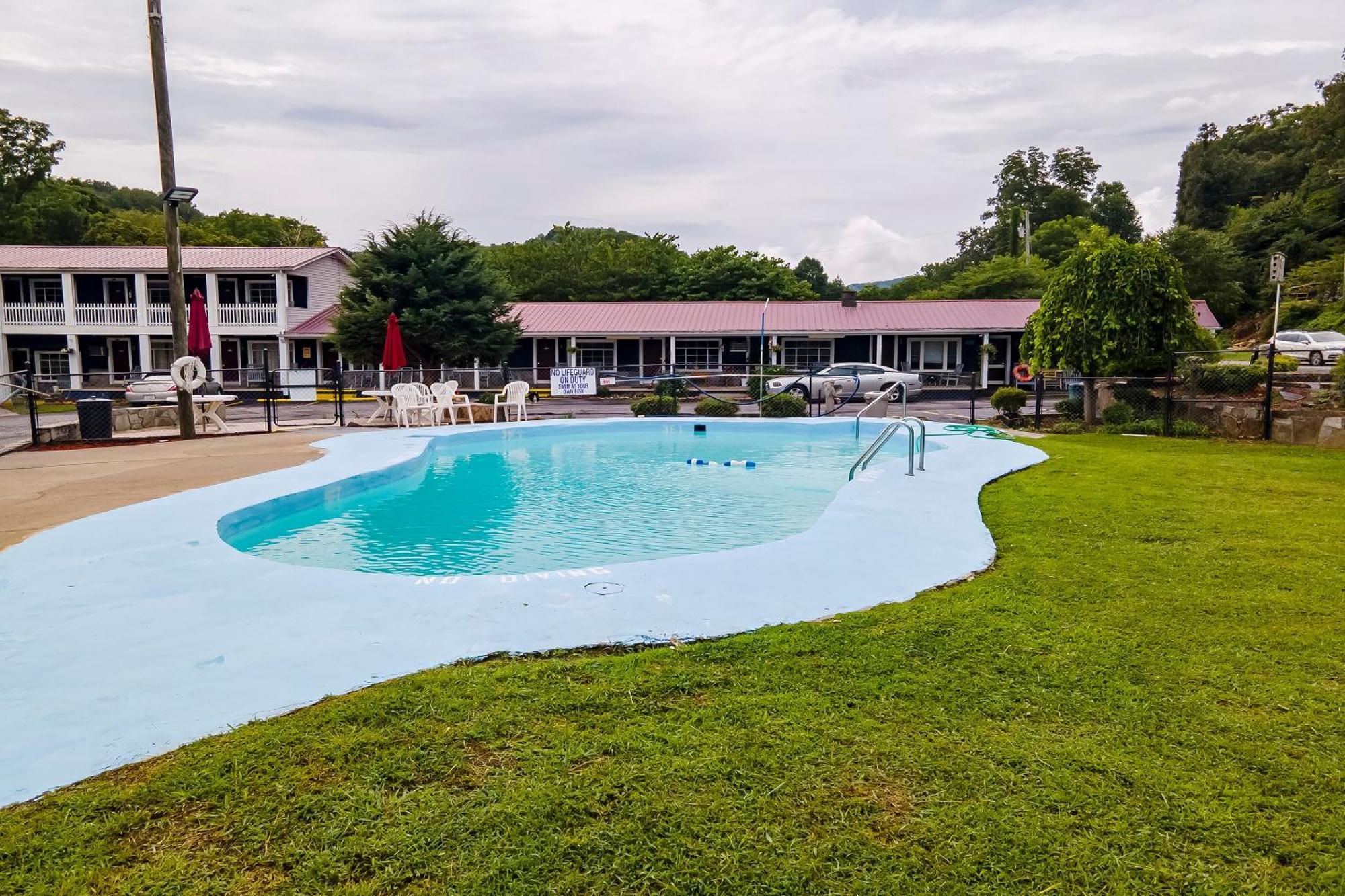 Lloyd'S On The River Country Inn By Oyo Bryson City Eksteriør billede