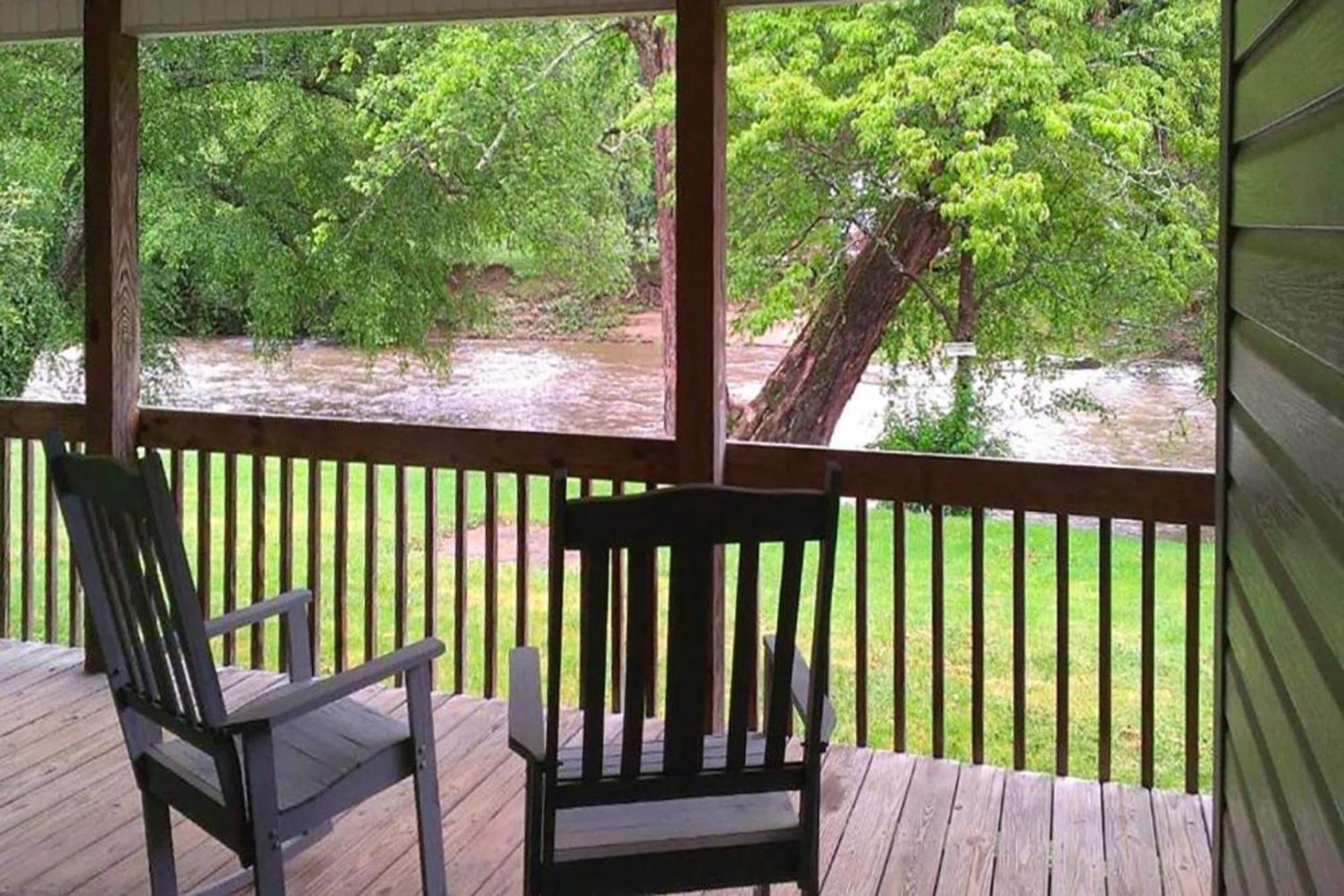 Lloyd'S On The River Country Inn By Oyo Bryson City Eksteriør billede