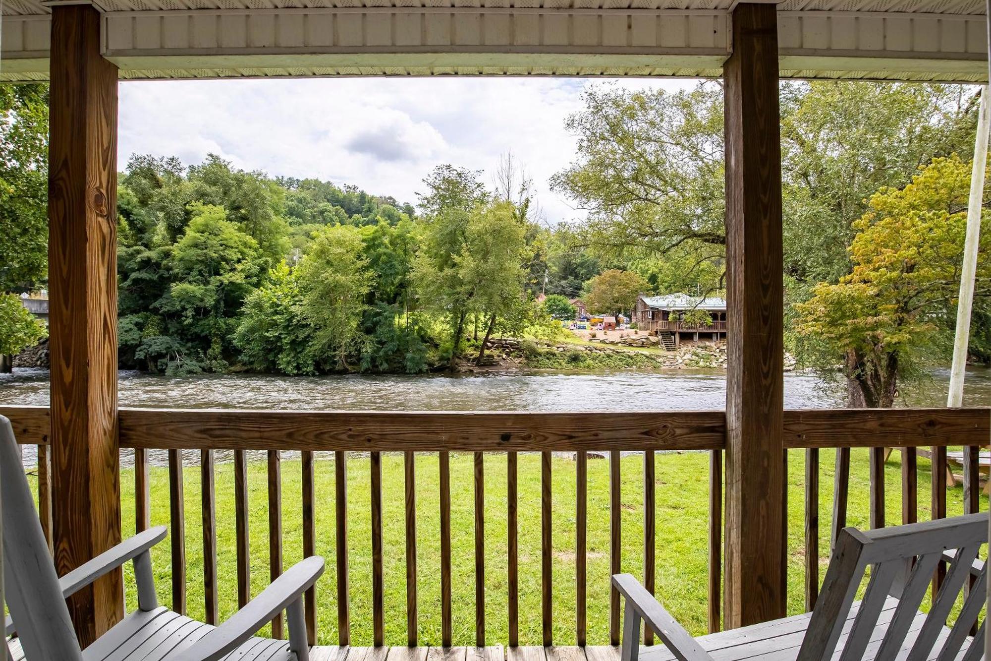 Lloyd'S On The River Country Inn By Oyo Bryson City Eksteriør billede